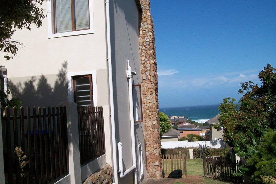 4 Bedroom Property for Sale in Wavecrest Eastern Cape